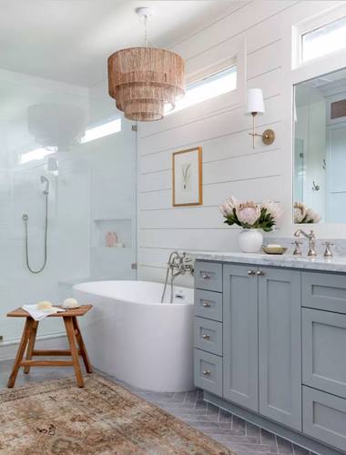 الإضاءة في دورة المياه