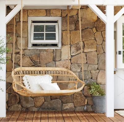 الكراسي المعلقة