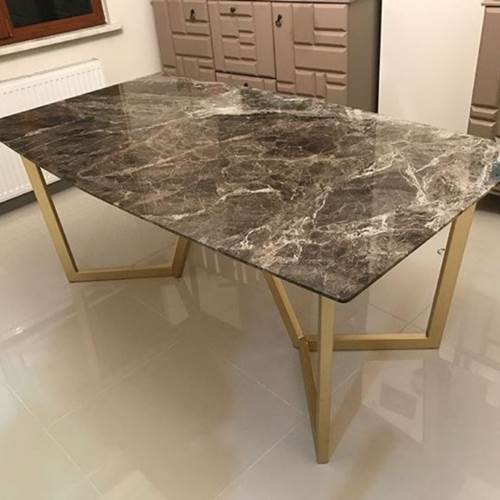 طاولة مطبخ