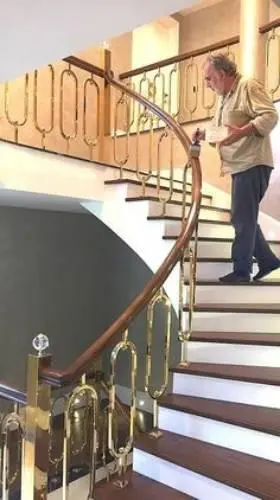 طلاء درابزين حديد