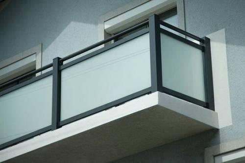 درابزين حديد مع زجاج