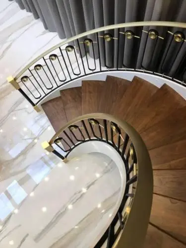 شكل حلزوني للدربزين