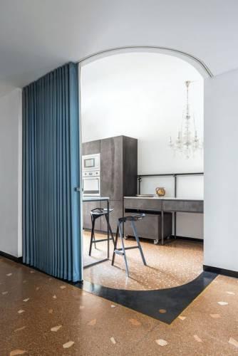 باب اكورديون جلد