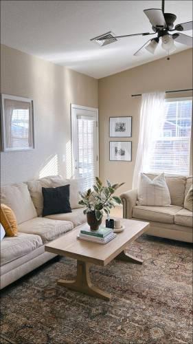 تنسيق الوان الكنب البيج الفاتح