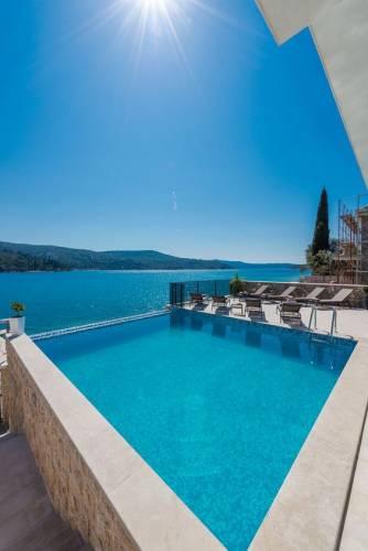 تصميم مسبح انفينيتي