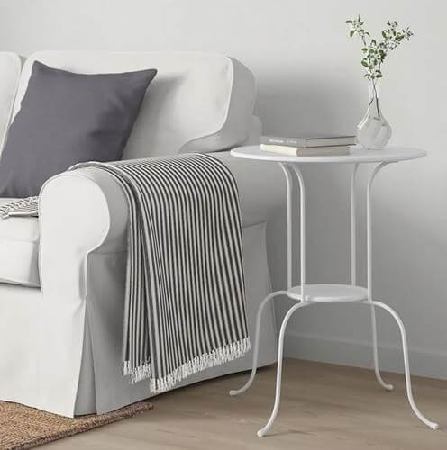 طاولة جانبية