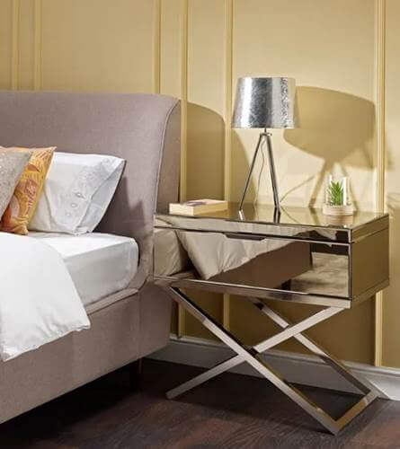 طاولة جانبية