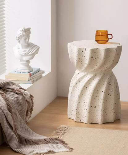 طاولة جانبية