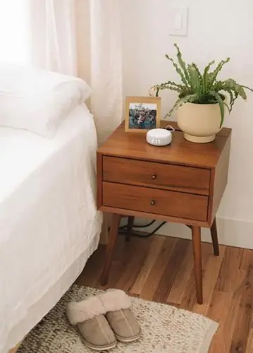 طاولة سرير جانبية