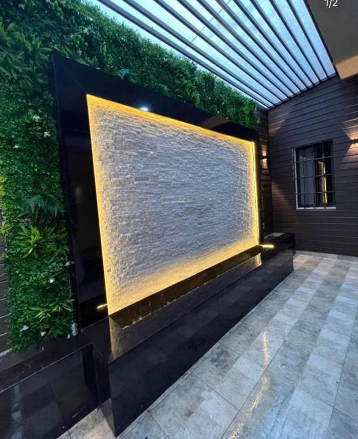 شلالات جدارية