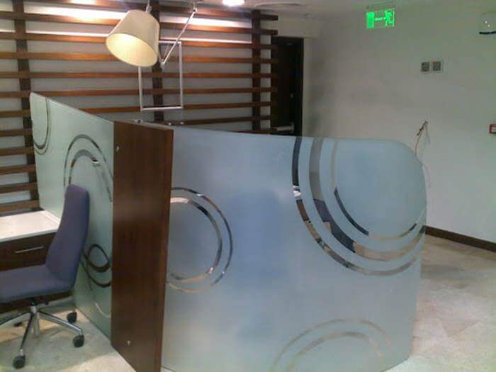 قواطع زجاجية